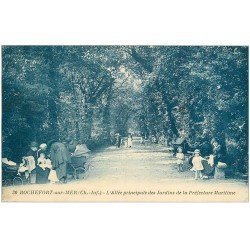 carte postale ancienne 17 ROCHEFORT-SUR-MER. Allée des Jardins de la Préfecture Maritime 1907 Nurses et landau