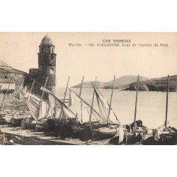 66 COLLIOURE. Bateaux de Pêche et Tour de l'Entrée du Port avec Pêcheurs 1924