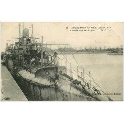 carte postale ancienne 17 ROCHEFORT-SUR-MER. Contre-Torpilleur à Quai au Bassin. Navire de Guerre et Matelots