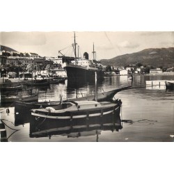 20 AJACCIO. Navire et barques de Pêcheurs dans le Port