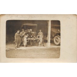 51 CHALONS-SUR-MARNE. Ouvriers Mécaniciens sur voiture camionnette vers 1916