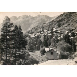 05 AIGUILLES. Village et Vallée du Guil 1952