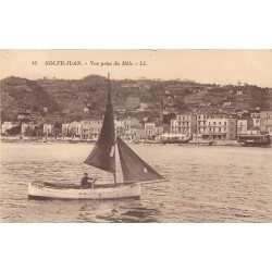 06 GOLF-JUAN. Pêcheur en barque et vue du Môle 1928