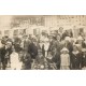 14 TROUVILLE. Un groupe de vacanciers sur la Plage