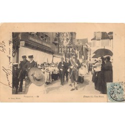22 DINAN. Procession avec Harmonie Fanfare 1905 devant la Pharmacie Centrale