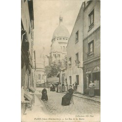 PARIS 18° vieux Montmartre. Commerçantes assises et Café Restaurant rue de la Barre1908