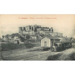 26 GRIGNAN. Château et Tramway en Gare