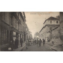 02 SOISSONS. Tabac et commerces sur la rue du Commerce 1905