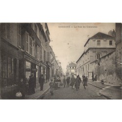 02 SOISSONS. Tabac et commerces sur la rue du Commerce 1905