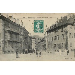 73 CHAMBERY. Place et rue Porte-Reine animées 1910