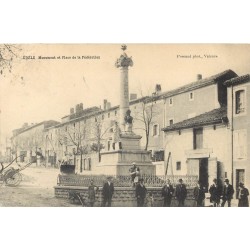 26 ETOILE. Monument Place de la Fédération bien animée 1904