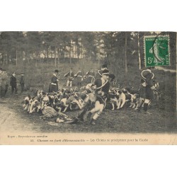 60 ERMENONVILLE chasses en Forêt. Les chiens se précipitent pour la Curée 1913