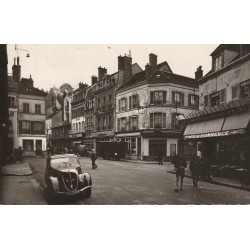 28 DREUX. Café du Commerce Carrefour de Billy et voiture ancienne Grande Rue 1949.