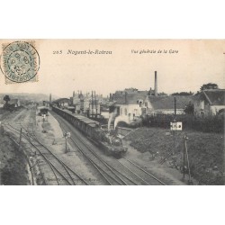28 NOGENT LE ROTROU. Train avec Locomotive à vapeur à la Gare 1906