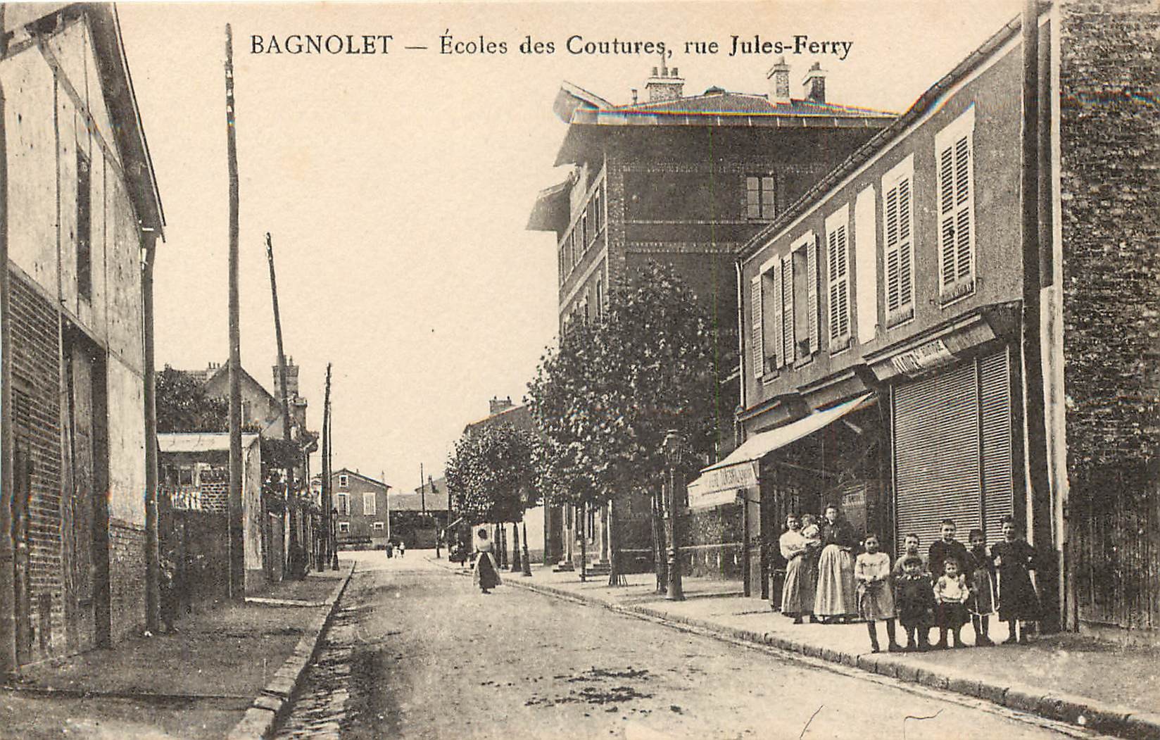 93 BAGNOLET. La Mairie et les Ecoles derrière 1904