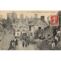 35 VITRE. Nombreuses Tricoteuses Rue Balazé et Château 1915