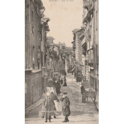 35 RENNES. Jeune porteur d'eau rue de Brest 1905