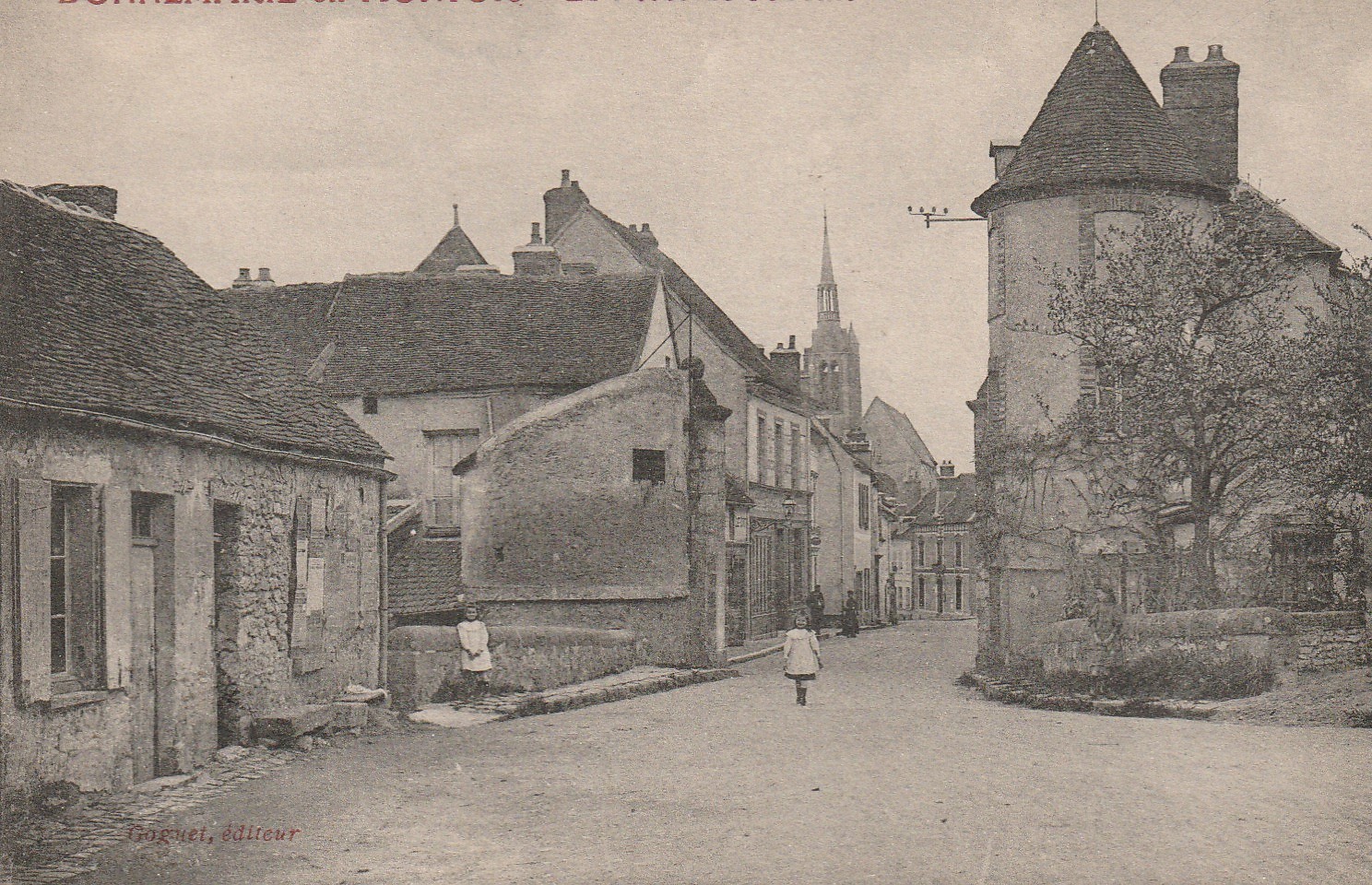 77 DONNEMARIE-EN-MONTOIS. Petite animation Porte de Provins 1921