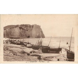76 ETRETAT. Barques de Pêcheurs dans le Port 1929
