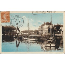 44 PORNIC. Le Port avec barques de Pêcheurs et Hôtel de la Plage 1929