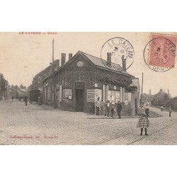 59 LE CATEAU. Octroi rue de la Gare belle animation 1906