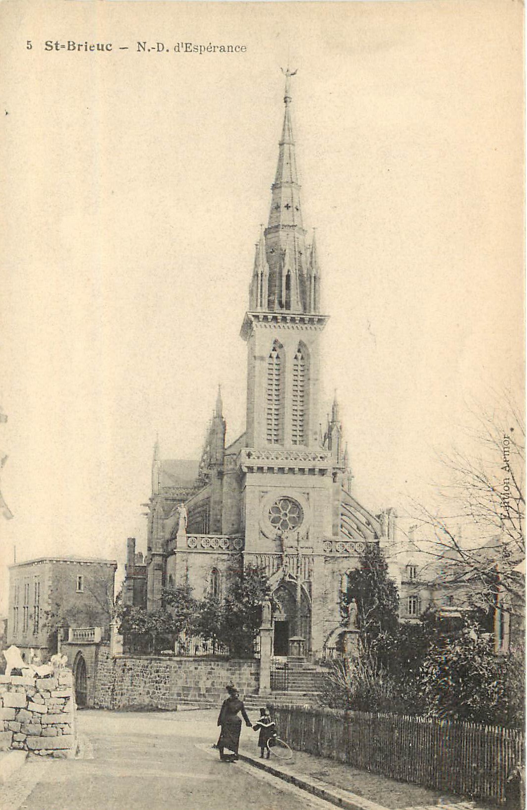 Carte Postale Ancienne – Saint-Brieuc, Place Duguesclin (cliché Rare, Années 1900)