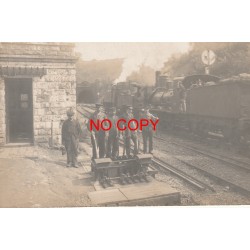 78 BONNIERES-SUR-SEINE. Ouvriers cheminots aux aiguillages avec train sur les rails
