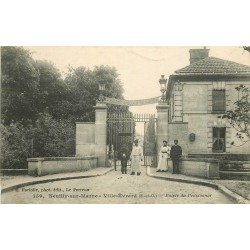 93 NEUILLY-SUR-MARNE Ville d'Evrard. Attelage à l'Entrée du Pensionnat Maison spéciale de Santé 1915