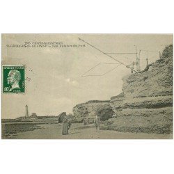 carte postale ancienne 17 SAINT-GEORGES-DE-DIDONNE. Les Falaises du Port avec carrelets pour la Pêche 1923