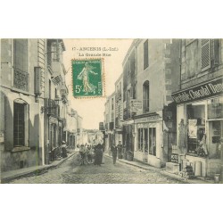 44 ANCENIS. Commerces sur la Grande Rue