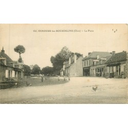 18 OUROUER-LES-BOURDELINS. Epicerie et café sur la Place