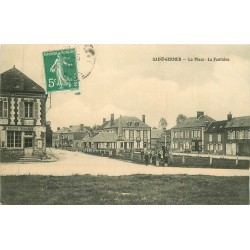 60 SAINT-GERMER DE FLY. La Fontaine et Café Epicerie sur la Place 1910