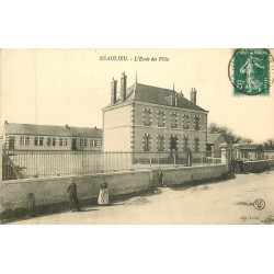 45 BEAULIEU. Ecole de Filles avec animation 1912