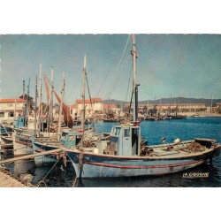 83 LES SALINS D'HYERES. Bateaux de Pêcheurs au Port Pothuau