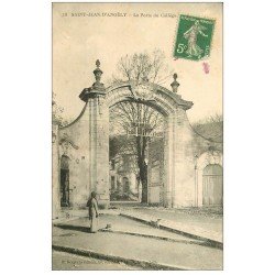 carte postale ancienne 17 SAINT-JEAN-D'ANGELY. Porte du Collège 1916