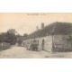 45 VILLEMOUTIERS. Voiture ancienne devant le Tabac sur la Place