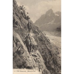 74 CHAMONIX. Randonneurs au Mauvais Pas et la Mer de Glace 1917