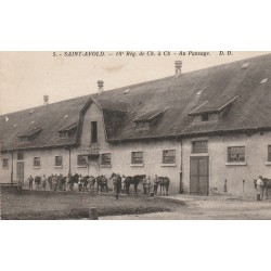 57 SAINT-AVOLD. 18e Régiment militaires au Pansage des chevaux 1932