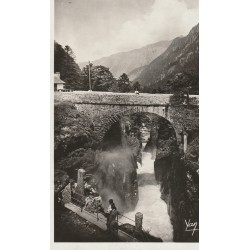 Photo cpa 65 CAUTERETS. Le Pont d'Espagne petite animation