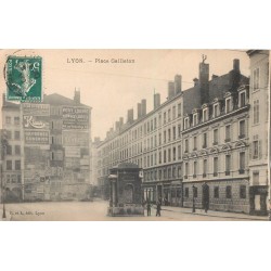 4 Superbes Cpa 69 LYON. Place Gailleton, Village Alpin, Escalier Place Satonay et Pavillon Industries