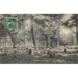 27 BEAUMESNIL. Le Repos pour Jeunes Parisiennes dans le Verger 1909