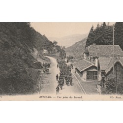 88 BUSSANG. Route de Wesserling Compagnie de militaires sortant du Tunnel
