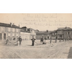 51 GIVRY-EN-ARGONNE. Trois Cafés sur la Place 1915