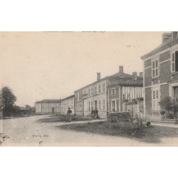 52 HALLIGNICOURT. Charrues à l'Entrée du Pays 1917