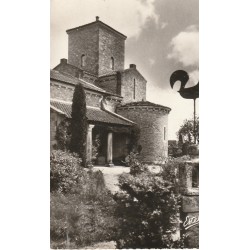 45 EGLISE DE GERMIGNY-DES-PRES. La Lanterne des Morts 1961