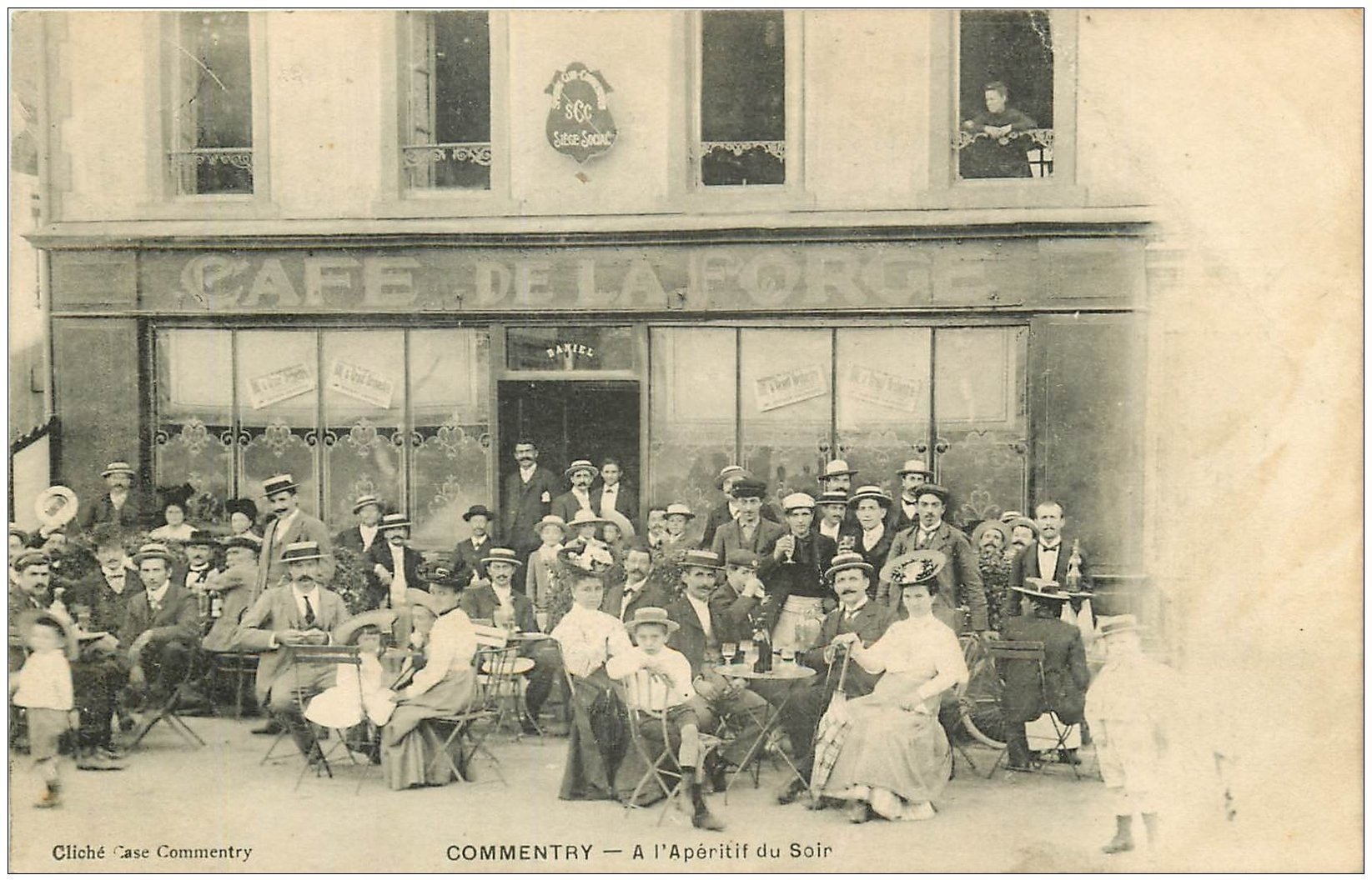 03 COMMENTRY. L'heure de l'Absinthe au Café de la Forge