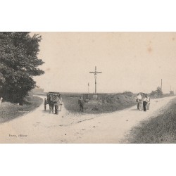 60 VILLENEUVE-RARAY. Attelages près du Calvaire 1917