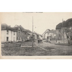 25 MONTECHEROUX. Rue Principale animée
