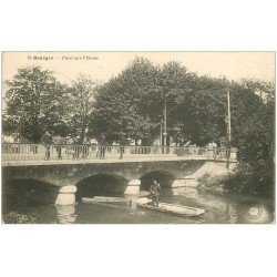18 BOURGES. Animation sur le Pont et barques sur l'Yèvre 1906