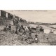50 SAINT-VAAST-LA-HOUGUE. La Plage à l'heure du bain bien animée